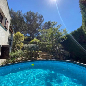 Villa La Louette, 100m centre-village, piscine h-sol, proche mer